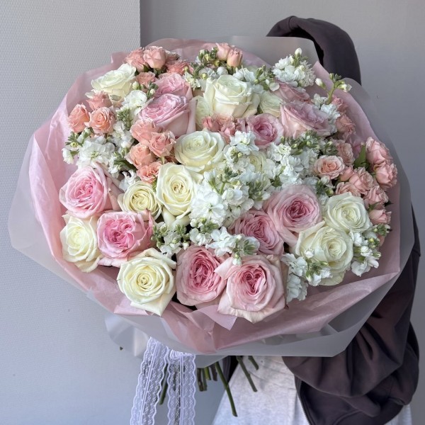                                                                                                                        Букет нежный с пионовидными розами 