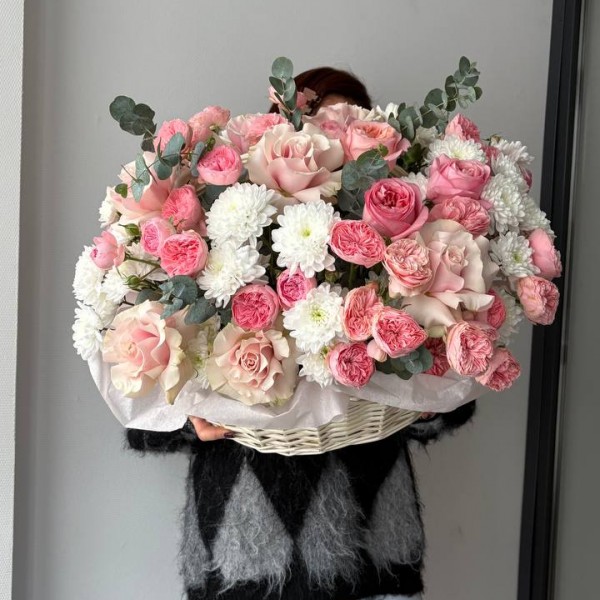                                                                                                                                                                                Композиция в белой корзине     