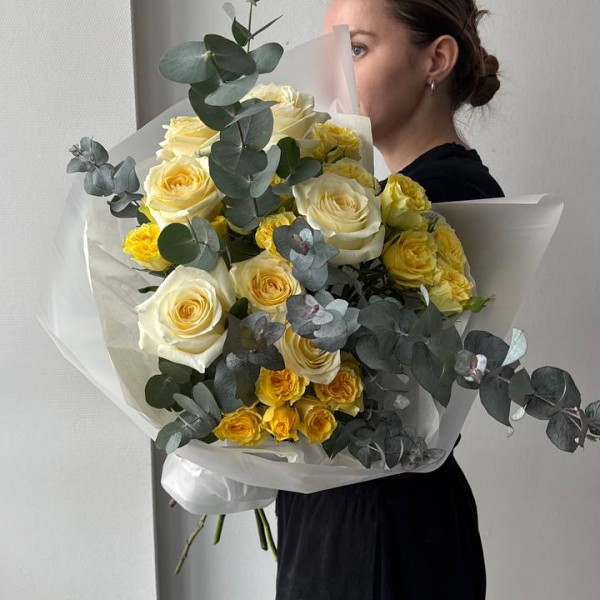                                                                                                                                                                                                             Букет с розами в сливочных оттенках