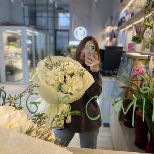    Букет Белая Роза/Хамелациум 