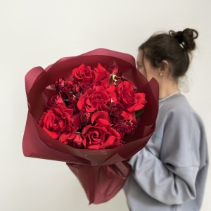                                                                                                    Букет из Французских красных роз  