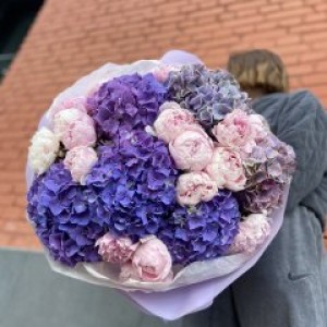 Букет гортензия и пионы