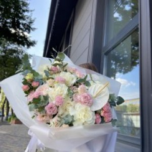 Букет французская роза и антуриум