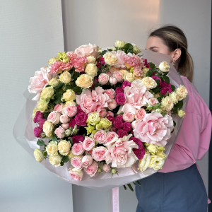                                                                                                                                                                                                       ВАУ-БУКЕТ из пионовидных и французских роз