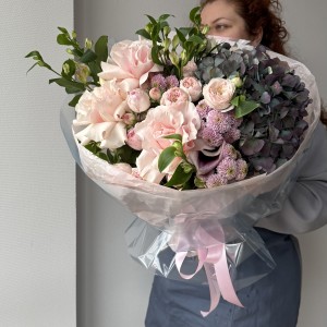 Букет составной с гортензией                  