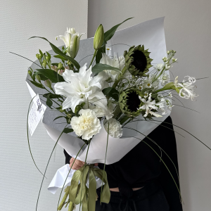                                                                                                Интерьерный букет с махровой лилией