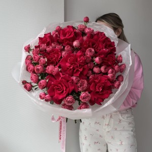                                                                                                                                                                                         Большой малиновый букет с французскими розами