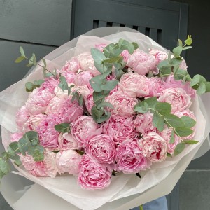 Букет из 45 пионов