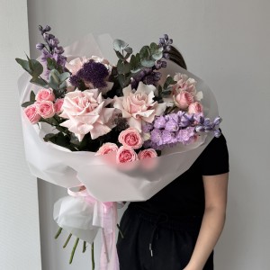                                        Букет с дельфиниумом и розой "Экзотический"