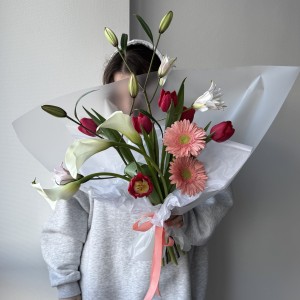 Букет интерьерный с ветками и тюльпанами 