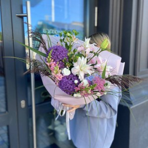 Букет лиллия и аллиум