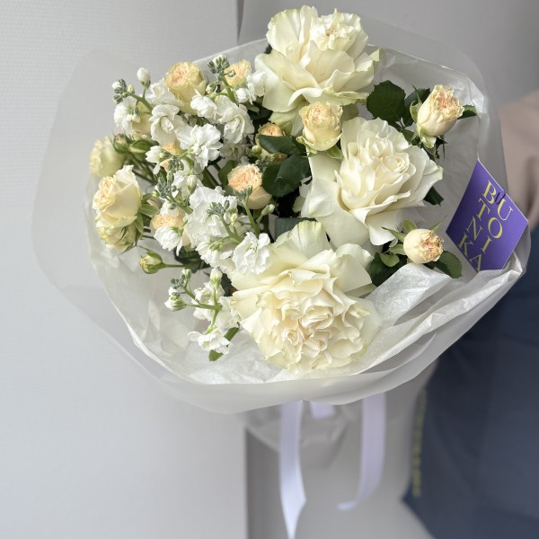 Букет с французской розой и маттиолой                                                                                                                                                                                            Букет с французской розой и маттиолой