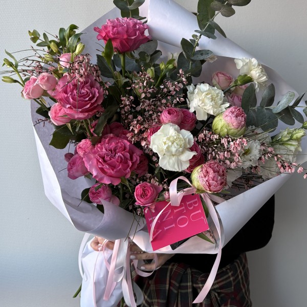                                                                                        Букет в белом крафте для любимой