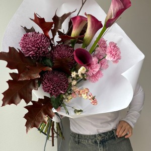                                                                                                                                                                                     Осенний букет с баллами и листьями дуба