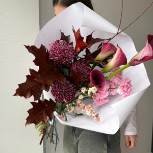                                                                                                                                                                                     Осенний букет с баллами и листьями дуба