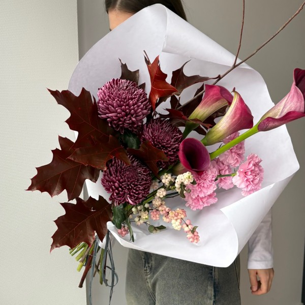                                                                                                                                                                                     Осенний букет с баллами и листьями дуба