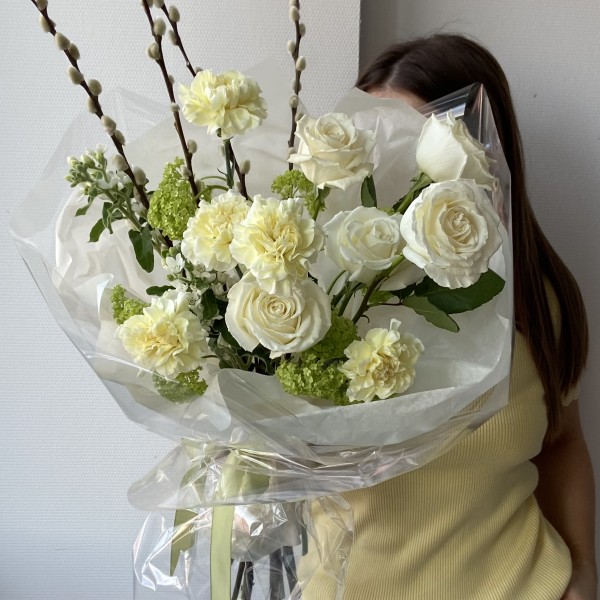                                                                                Весенний букет с вербой         