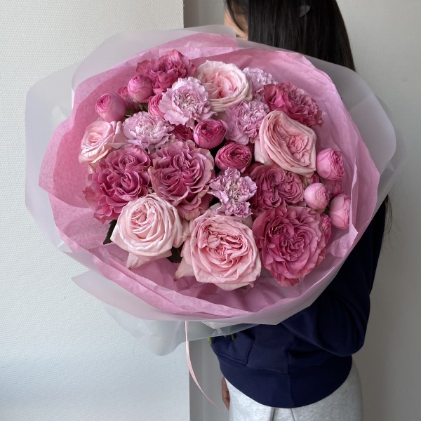                                                                                      Малиновый букет из роз