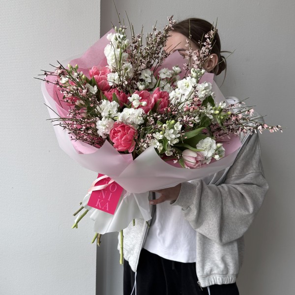                                                                                   Весенний букет с тюльпанами