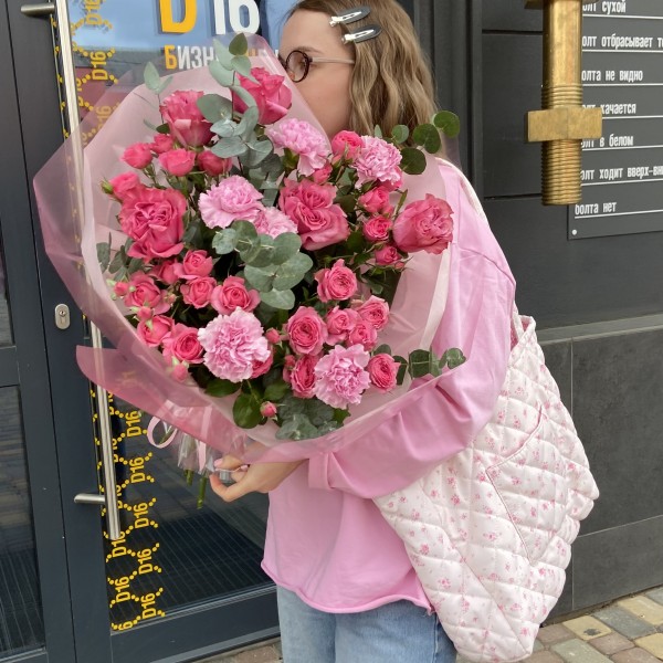                                                                                                       Малиновый букет с розой "Кантри Блюз"