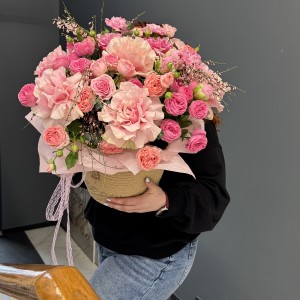                                                                                                                                                                       Композиция в корзине "розовая"