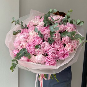 Букет из 45 пионов