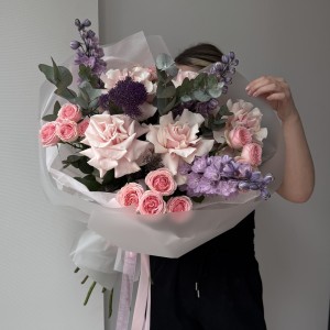                                        Букет с дельфиниумом и розой "Экзотический"