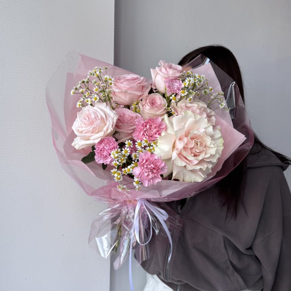                                                                                        Розовый букет с ромашками