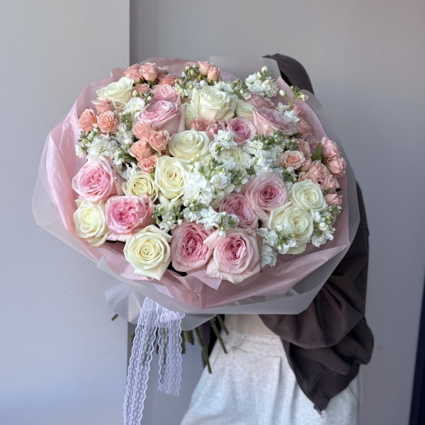                                                                                                                        Букет нежный с пионовидными розами 