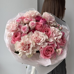                                 Букет с пионовидными розами 