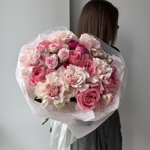                                 Букет с пионовидными розами 