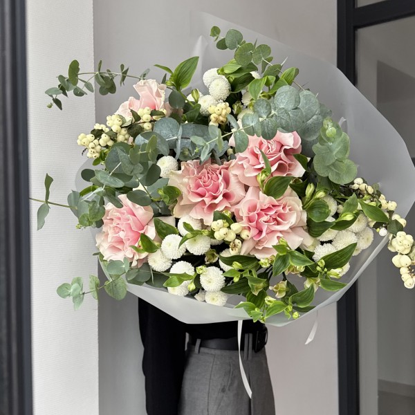                                                                                                                                                                                                                         ВАУ-букет с эвкалиптом/розой/ягодами