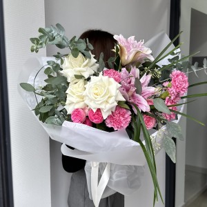  Букет с лилией и розой 