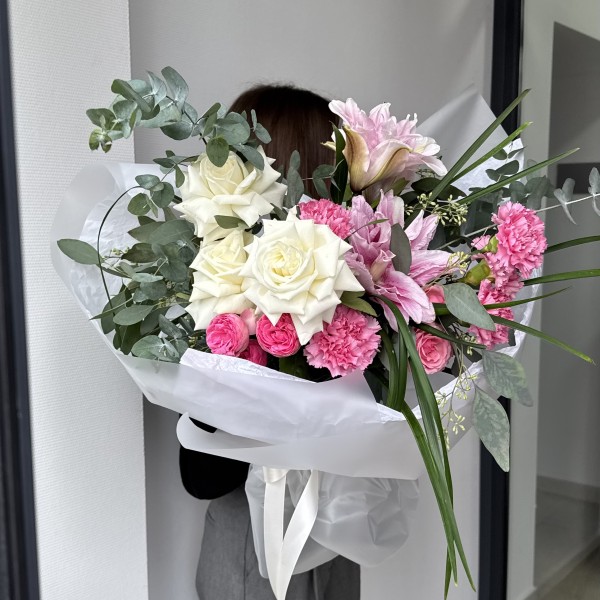                                                                                                                                                                                                            Букет с лилией и розой 