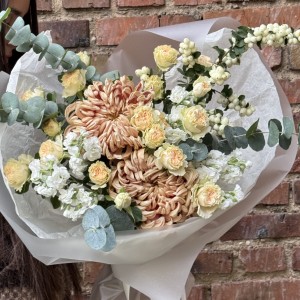  Букет с ягодами симфорикарпуса