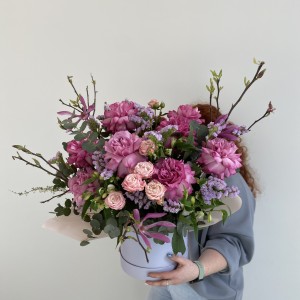       Цветочная композиция Роза/Магнолия/Куст