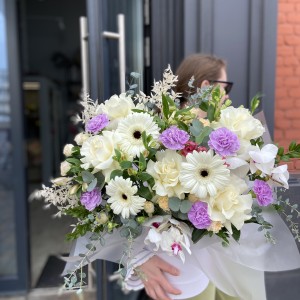          Цветы в круглой коробке ХL