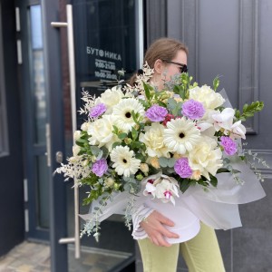          Цветы в круглой коробке ХL