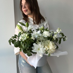                   Композиция с розой и лилией