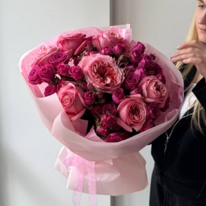                                          Букет с пионовидной розой малиновый