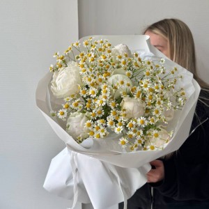 Букет пион ромашка танацетум белый
