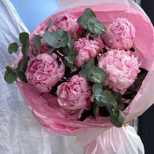                                                                      Букет из пионов (7шт) с эвкалиптом  