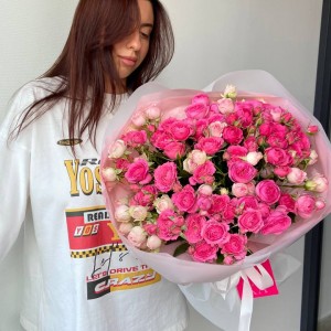                                                                                                  Монобукет из кустовых пионовидных роз