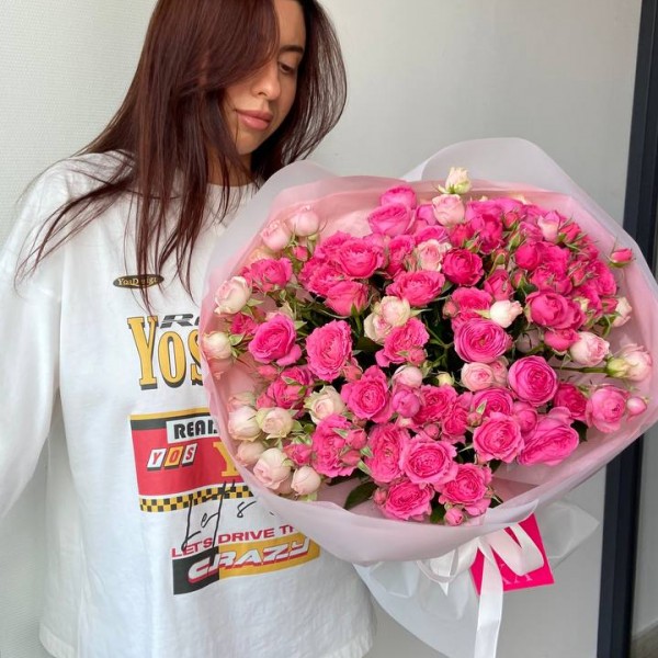                                                                                                  Монобукет из кустовых пионовидных роз