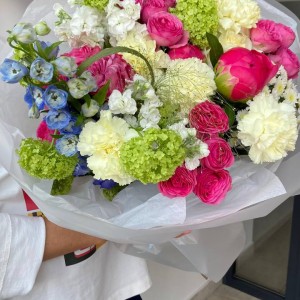                                                                                                  Дофаминовый букет с пионами